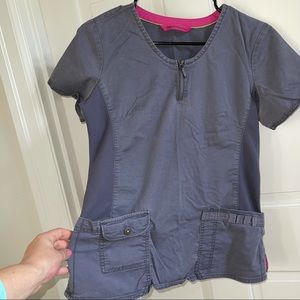 ✨GRAY SCRUB TOP ✨